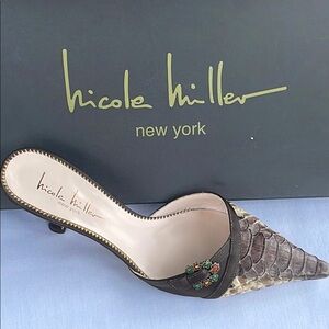 Nicole Miller Women's Brown Pointed-Toe Heels